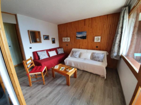 Appartement rénové avec terrasse et vue montagnes, proche des pistes et commerces - FR-1-181-2448